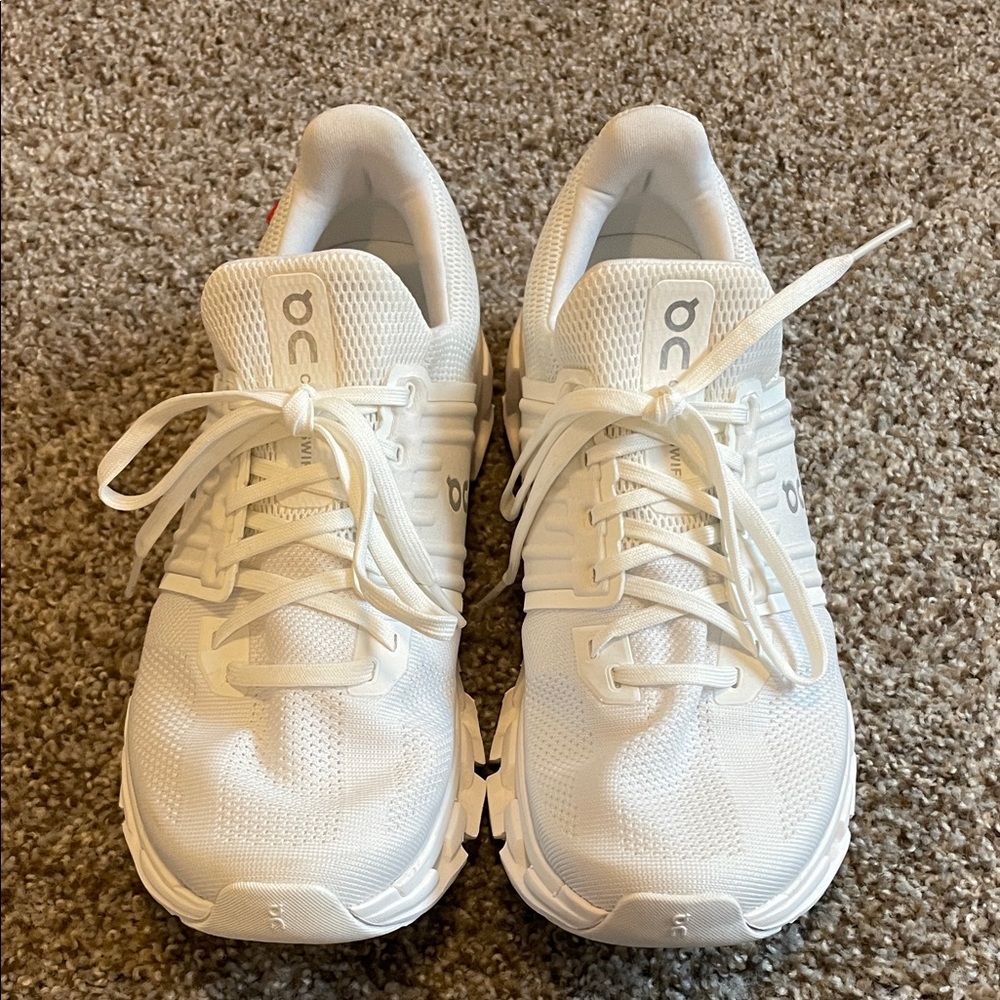 On Running Cloudswift Women's Classic White Sneakers *NWOT*